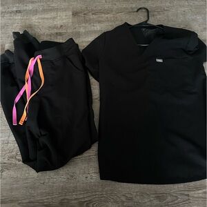 FIGS black scrub set